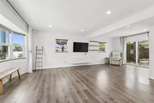 8043 124th St, Seminole, FL 33772 - Photo 7