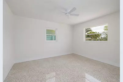 2107 Dolphin Boulevard S, Saint Petersburg, FL 33707 - Photo 17