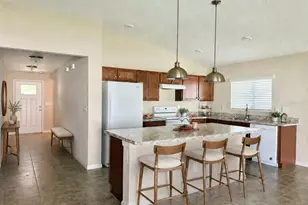 9242 Freedom Hill Dr, Seffner, FL 33584 - Photo 5