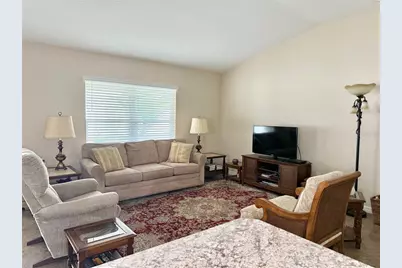 9242 Freedom Hill Dr, Seffner, FL 33584 - Photo 5