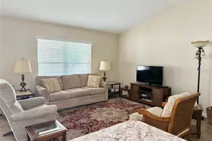 9242 Freedom Hill Dr, Seffner, FL 33584 - Photo 5