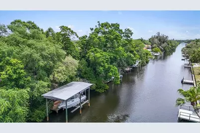 860 Sand Pine Drive NE, Saint Petersburg, FL 33703 - Photo 27