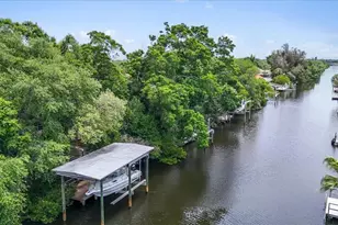860 Sand Pine Dr NE, Saint Petersburg, FL 33703 - Photo 27