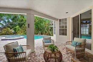 860 Sand Pine Dr NE, Saint Petersburg, FL 33703 - Photo 23