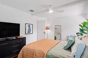 4050 Turks Cap Pl, Sarasota, FL 34234 - Photo 17