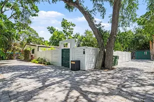 4050 Turks Cap Pl, Sarasota, FL 34234 - Photo 1