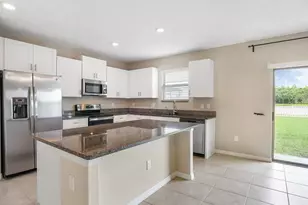 7322 King Crk Dr, Sun City Center, FL 33573 - Photo 5