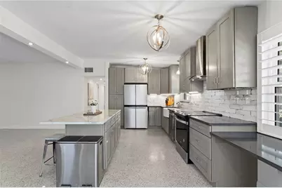 6931 Grande Vista Way S, Saint Petersburg, FL 33707 - Photo 3