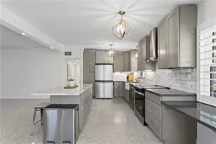 6931 Grande Vista Way S, Saint Petersburg, FL 33707 - Photo 3