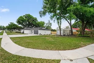 707 Queens Ct, Seffner, FL 33584 - Photo 5