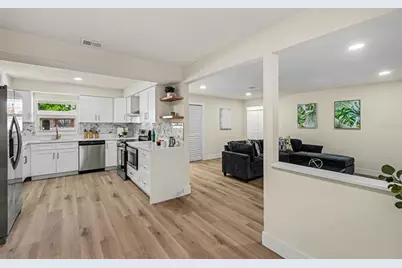 707 Queens Court, Seffner, FL 33584 - Photo 13