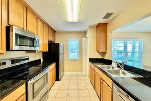 160 Coquina Bay Drive, Saint Petersburg, FL 33705 - Photo 11