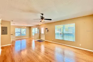 160 Coquina Bay Drive, Saint Petersburg, FL 33705 - Photo 7