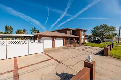 1449 45th Avenue NE, Saint Petersburg, FL 33703 - Photo 3