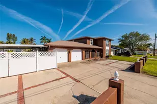 1449 45th Ave NE, Saint Petersburg, FL 33703 - Photo 3