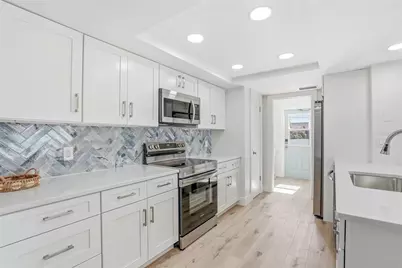 5708 Bayshore Drive, Seminole, FL 33772 - Photo 13