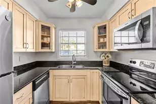 5026 Coquina Key Dr SE, Saint Petersburg, FL 33705 - Photo 9