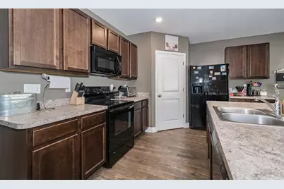 35900 Hillbrook Avenue, Zephyrhills, FL 33541 - Photo 15