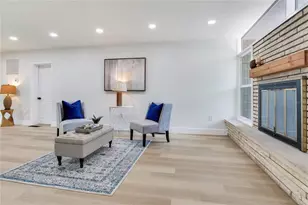 2753 Valencia Dr, Sarasota, FL 34239 - Photo 7