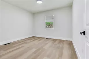 2753 Valencia Dr, Sarasota, FL 34239 - Photo 33