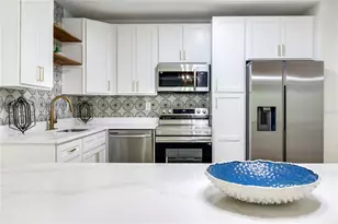 2753 Valencia Dr, Sarasota, FL 34239 - Photo 25