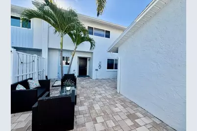 6747 Cape Hatteras Way NE #3, Saint Petersburg, FL 33702 - Photo 3