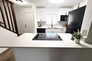 4006 Cedar Limb Ct, Tampa, FL 33614 - Photo 9