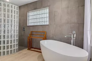 3932 Versailles Dr, Tampa, FL 33634 - Photo 43