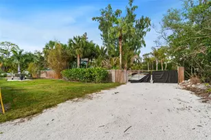 2700 44th St S, Gulfport, FL 33711 - Photo 27