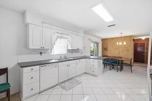 140 Patlin Cir E, Largo, FL 33770 - Photo 15