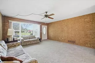 140 Patlin Cir E, Largo, FL 33770 - Photo 5