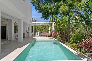 325 22nd Ave NE, Saint Petersburg, FL 33704 - Photo 3