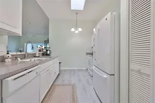 2414 Old Nantucket Ct, Sun City Center, FL 33573 - Photo 7