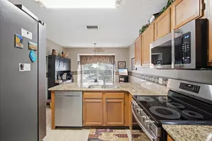 3213 Valley Oaks Dr, Tampa, FL 33618 - Photo 9