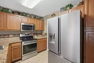 3213 Valley Oaks Dr, Tampa, FL 33618 - Photo 11