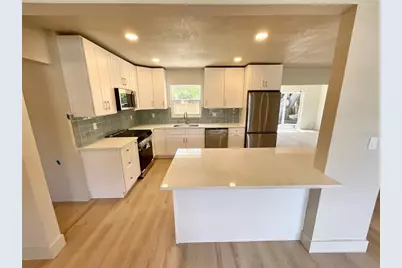 644 Manor Drive W, Dunedin, FL 34698 - Photo 3