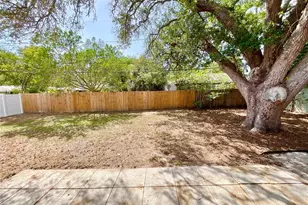 644 Manor Dr W, Dunedin, FL 34698 - Photo 21