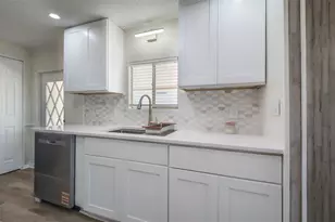 229 Dixie, Tarpon Springs, FL 34689 - Photo 9