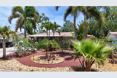 5135 101st Street N, Saint Petersburg, FL 33708 - Photo 3