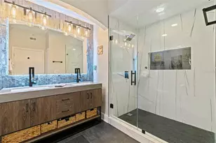 200 4th Ave S, Saint Petersburg, FL 33701 - Photo 21