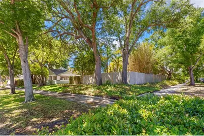 230 27th Street N, Saint Petersburg, FL 33713 - Photo 3