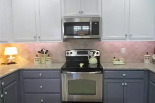 2211 Oakley Green Dr, Sun City Center, FL 33573 - Photo 11