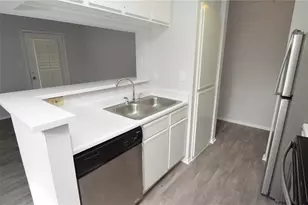 8641 Fancy Finch Dr, Tampa, FL 33614 - Photo 9