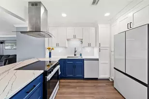 824 61st Ave NE, Saint Petersburg, FL 33703 - Photo 11