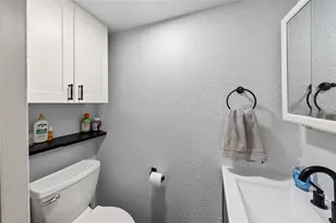 824 61st Ave NE, Saint Petersburg, FL 33703 - Photo 17