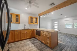 3811 44th Ave N, Saint Petersburg, FL 33714 - Photo 11