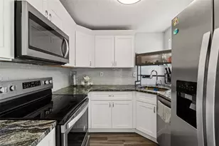 8996 Southern Comfort Dr, Largo, FL 33773 - Photo 9