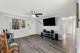 8996 Southern Comfort Dr, Largo, FL 33773 - Photo 7