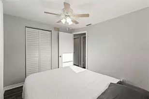 8996 Southern Comfort Dr, Largo, FL 33773 - Photo 15