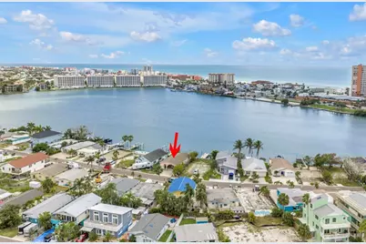 623 180th Avenue E, Redington Shores, FL 33708 - Photo 11